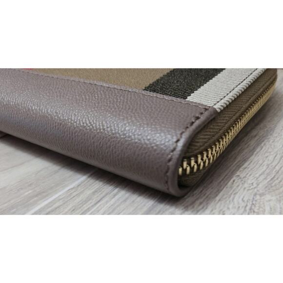 Authentic Burberry Check Large Zip Around Wallet - Grey Mink - MSRP $630 NWT - Picture 3 of 5